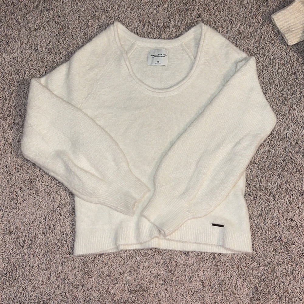 White super soft Abercrombie and fitch sweater. XS